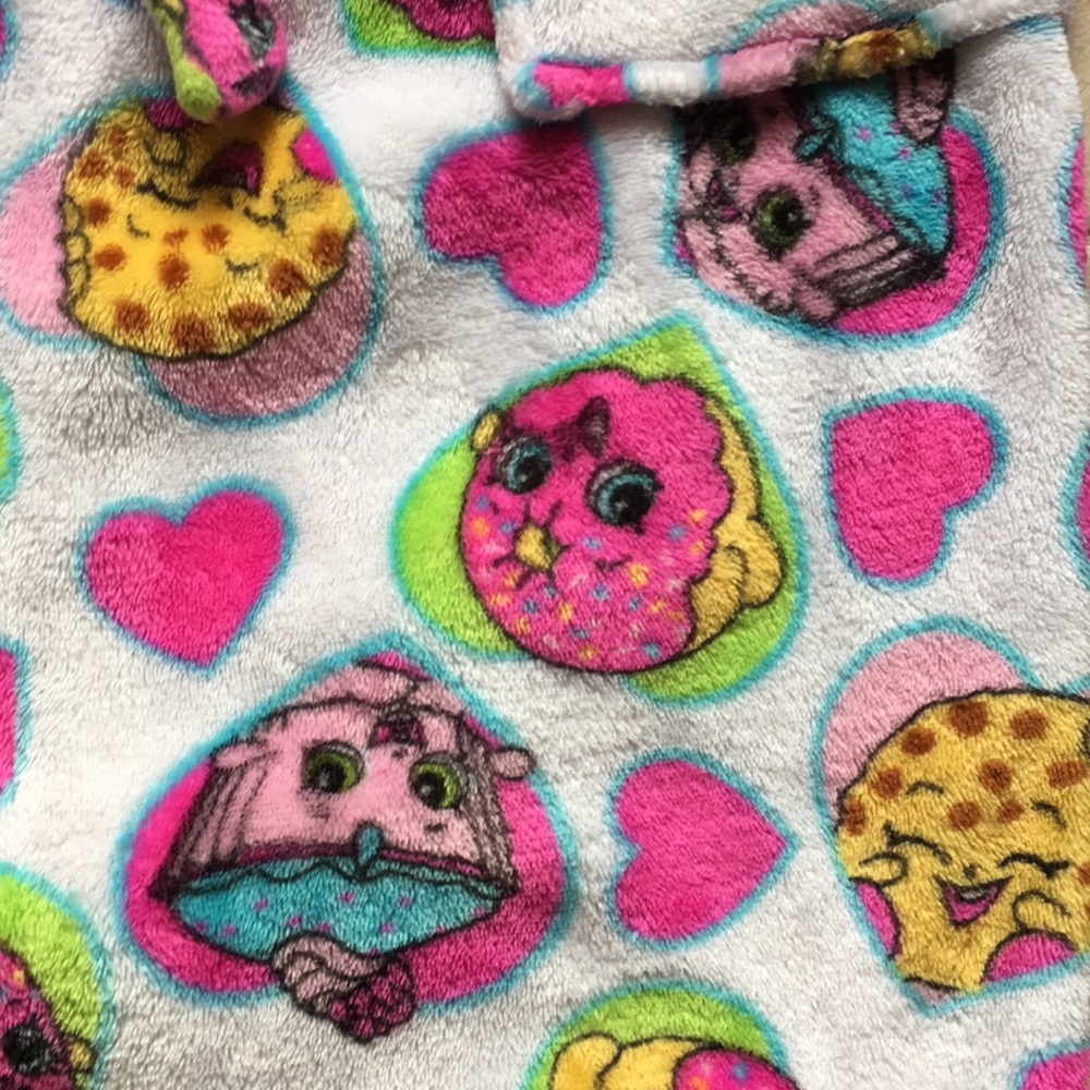 Shopkins Girl’s Robe - Picture 4 of 5